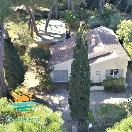 Villa La Petite Ourse-200M Plage-Clim/Wifi/Parking וילה *