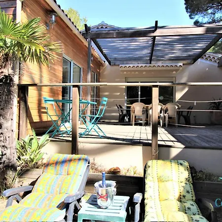 Villa La Petite Ourse-200M Plage-Clim/Wifi/Parking וילה *